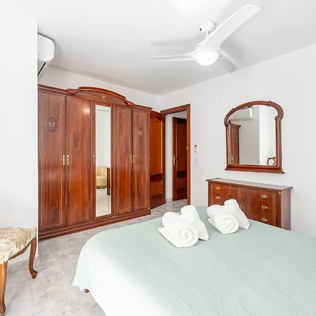 Boliches 3 Bed Ap